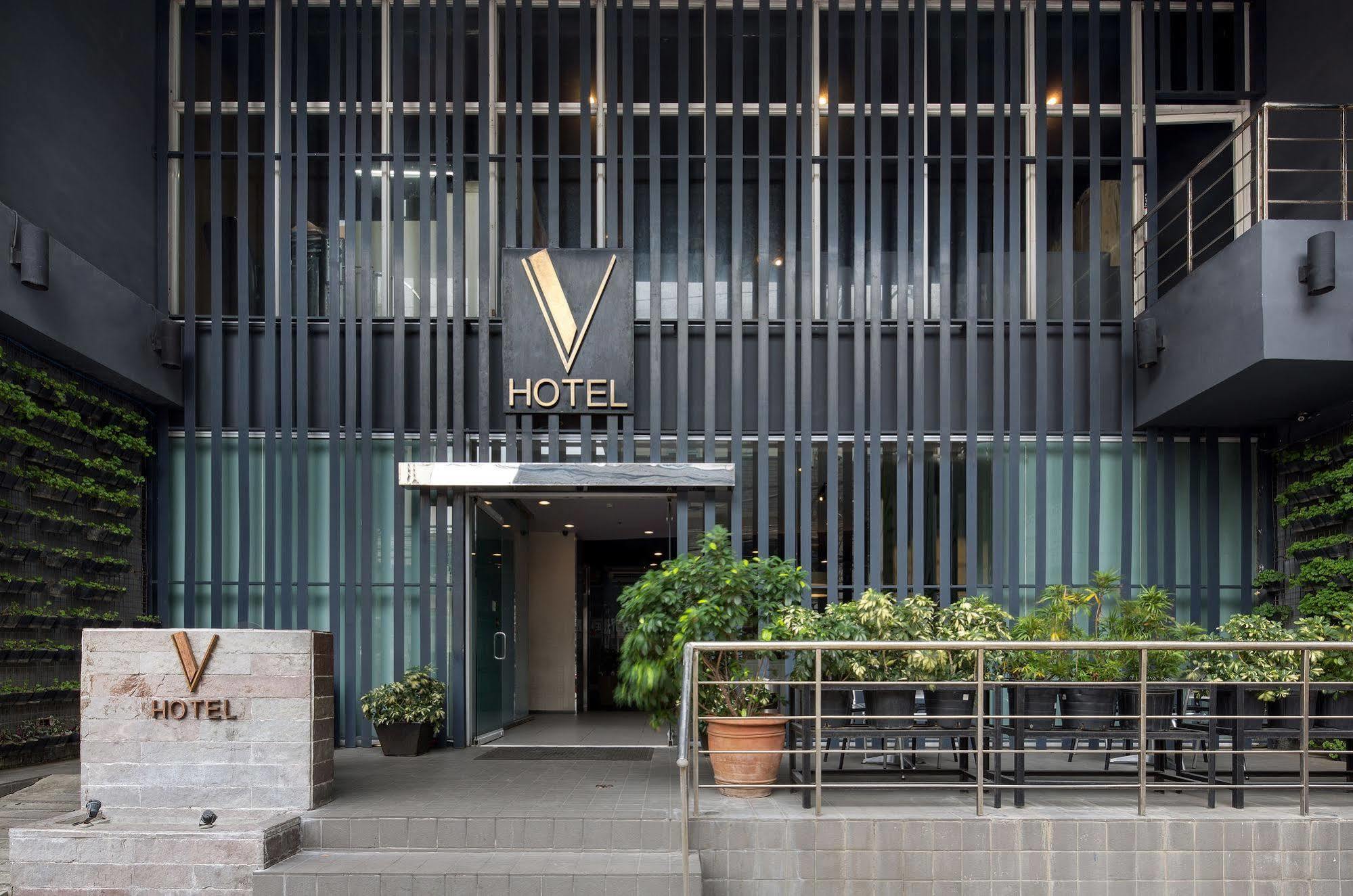 V Hotel Manila Exteriör bild
