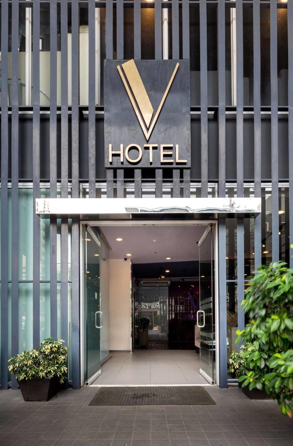 V Hotel Manila Exteriör bild