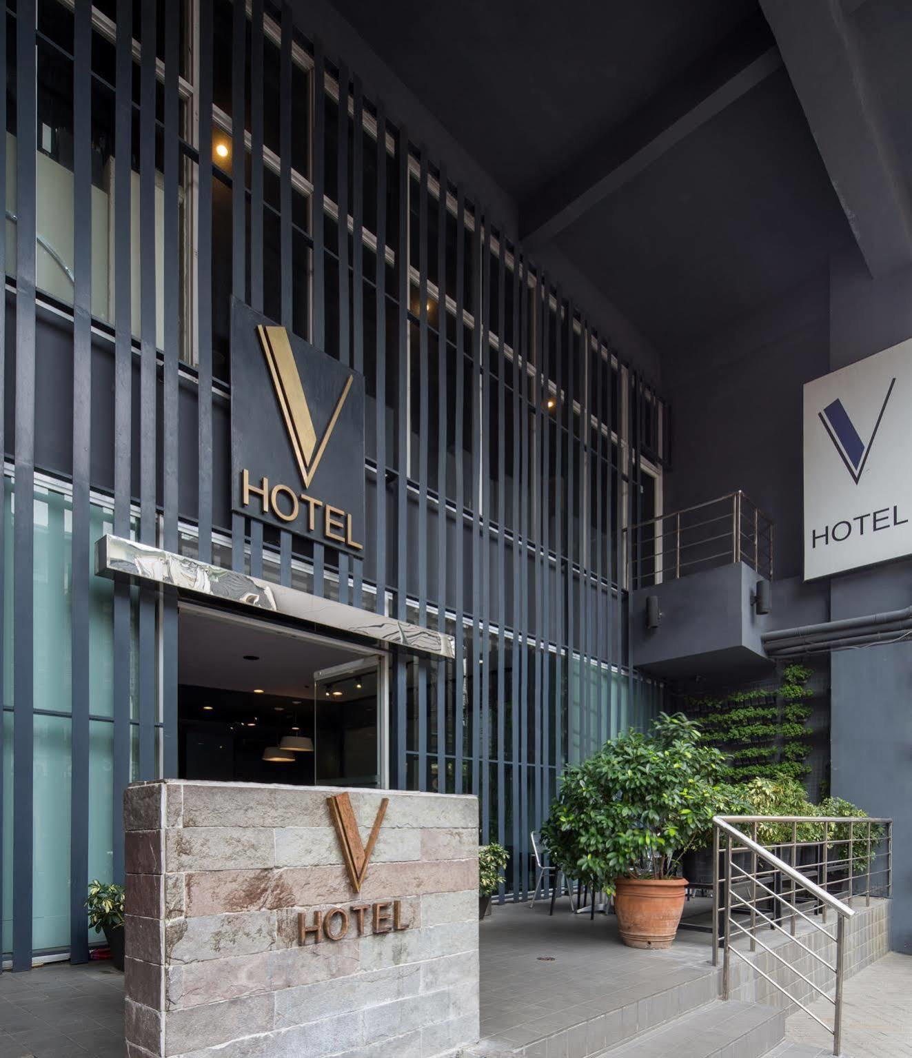 V Hotel Manila Exteriör bild
