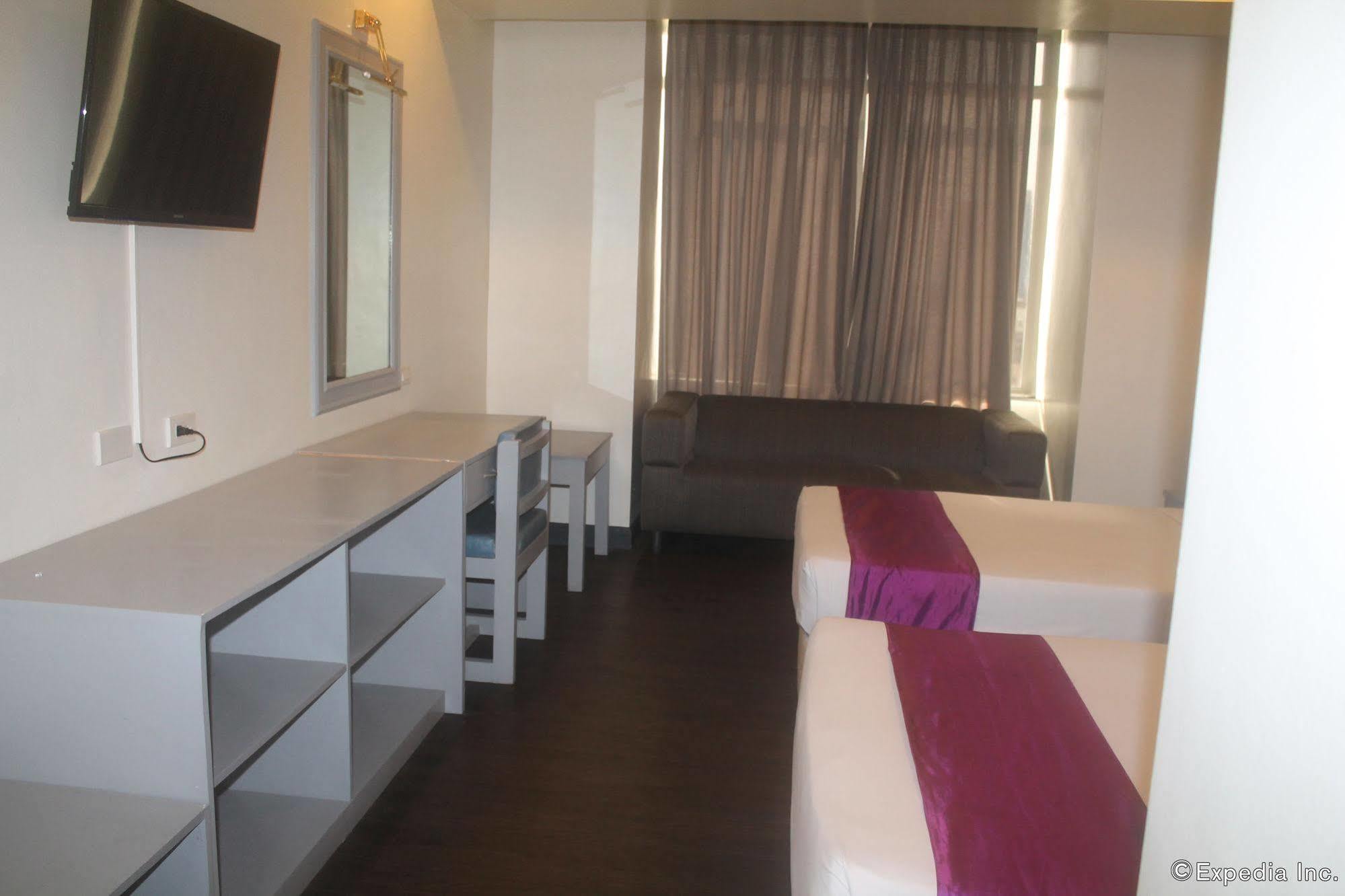 V Hotel Manila Exteriör bild